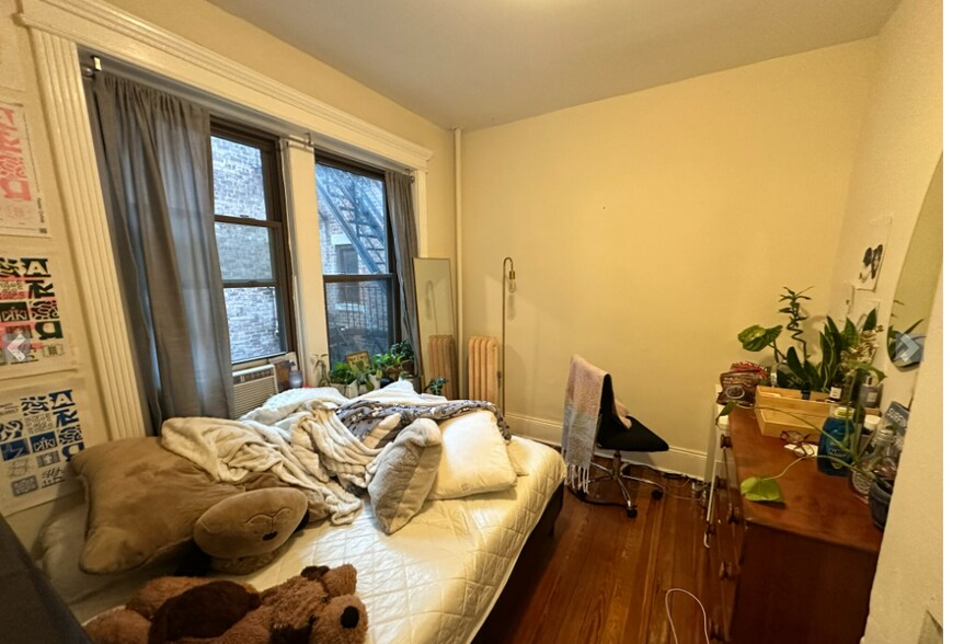 Building Photo - 65 Burbank St