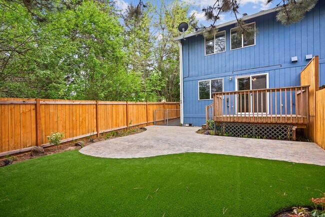 Building Photo - 6133SE