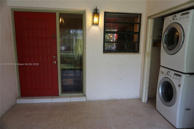 Building Photo - 8632 NW 34th Pl