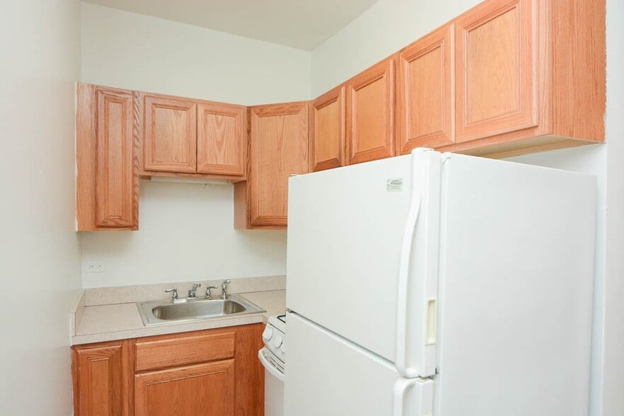 Building Photo - 516 W Melrose St