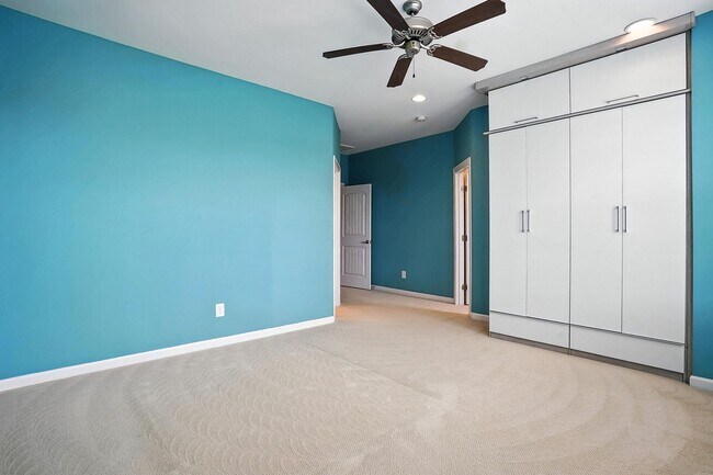 Building Photo - ABSOLUTELY GEORGOUS 2 STORY TOWNHOUSE IN CARY