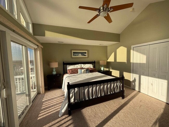 Building Photo - 802 N Harvard Ave