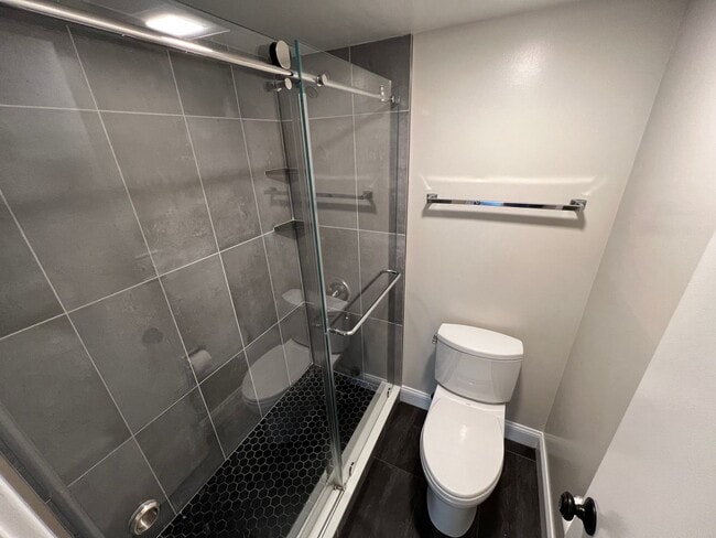 Building Photo - Beautiful And Modern 1 Bed, 1 Bath Condo In Prime Location With High Walk Score In Alta Vista