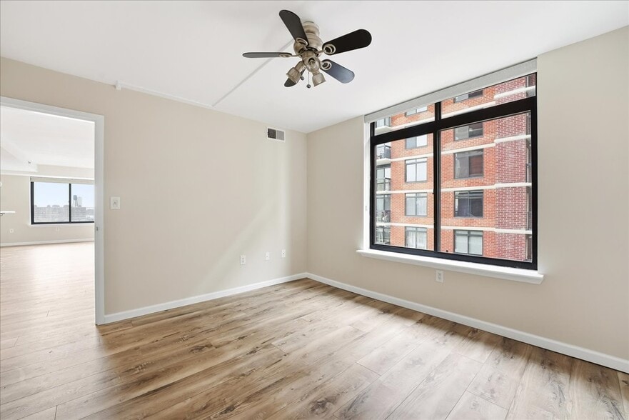 Building Photo - 700 1st St