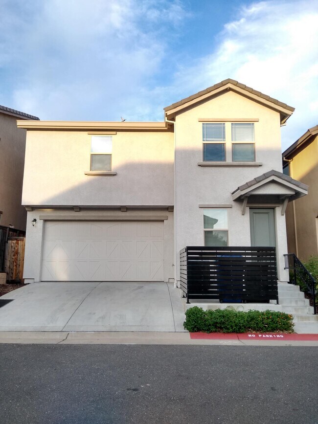 Building Photo - 691 Addison Ln