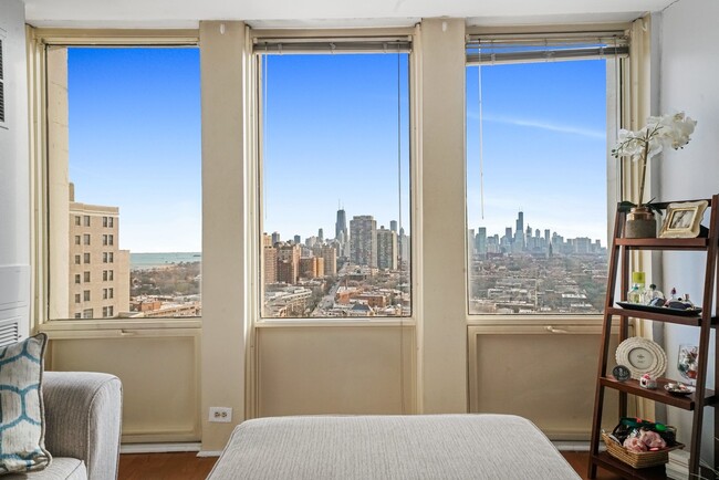 Building Photo - 444 W Fullerton Pkwy