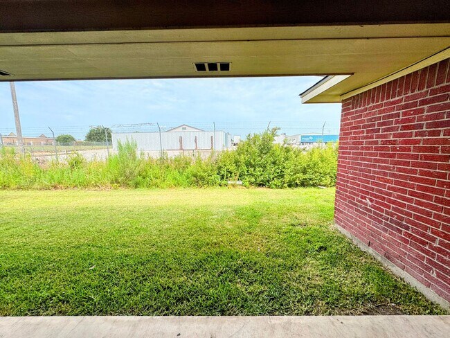 Building Photo - 3805 Ys Pak Ct