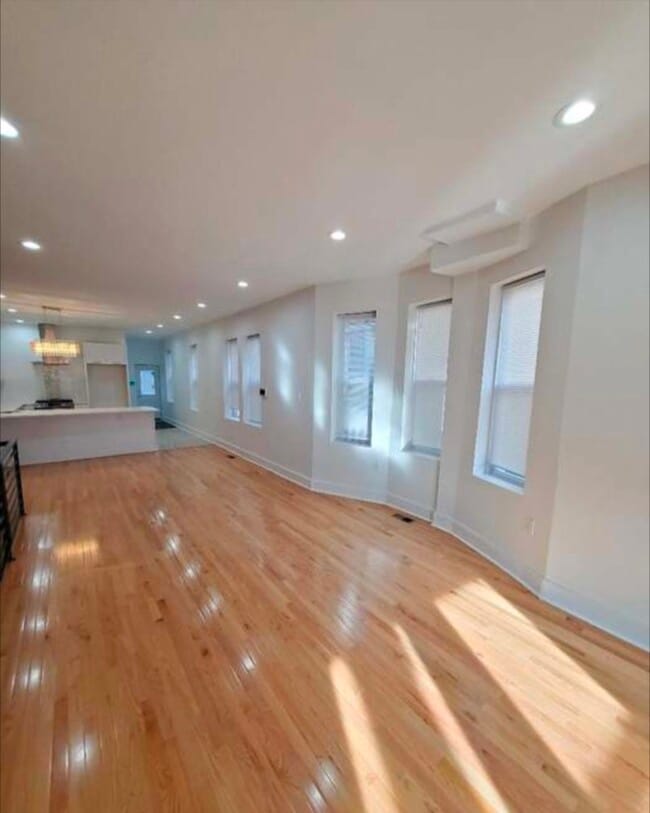 Building Photo - 5425 Catharine St