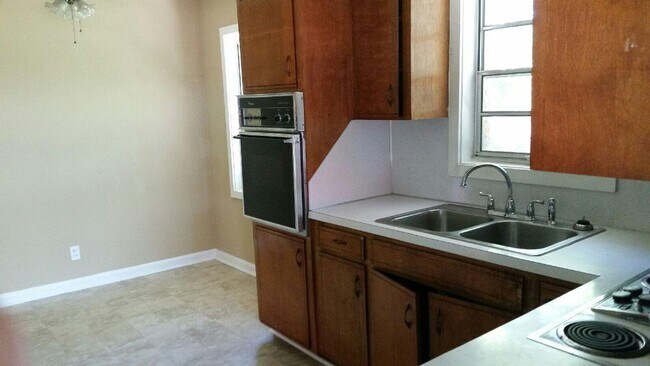 Building Photo - **UPCOMING**East Columbus 3 Bedroom / 1 Bathroom Home for Rent***