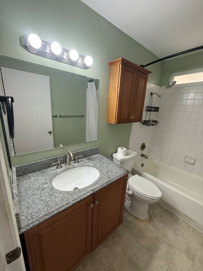 Building Photo - Modern 4 Bedroom One Story *Vacaville