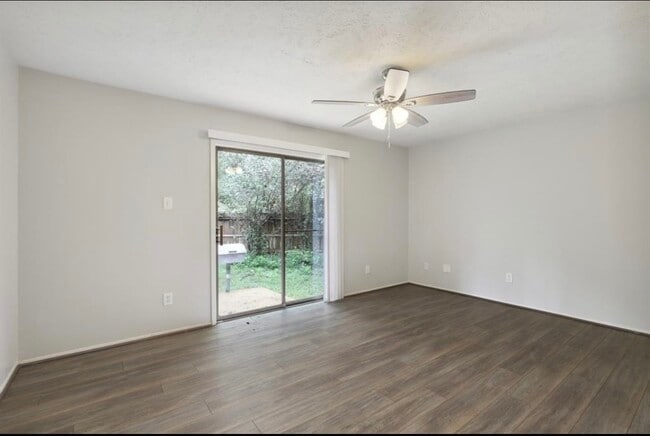 Building Photo - 24 E Bigelow Oak Ct