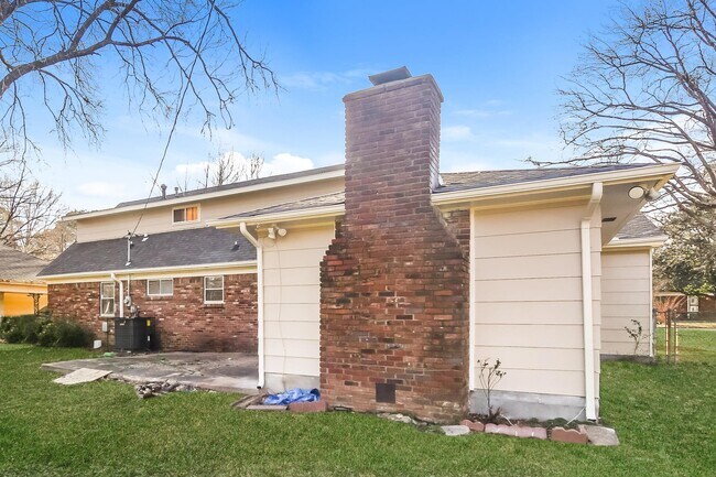 Building Photo - 4346 Gardenview Dr