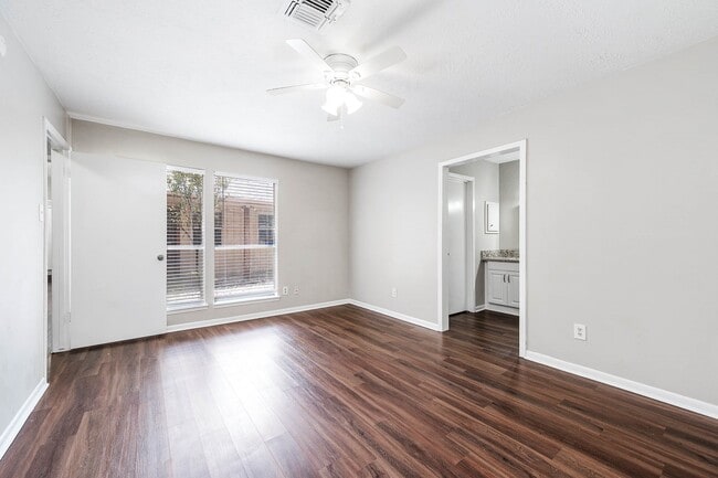 Building Photo - 1922 Arcadia Dr