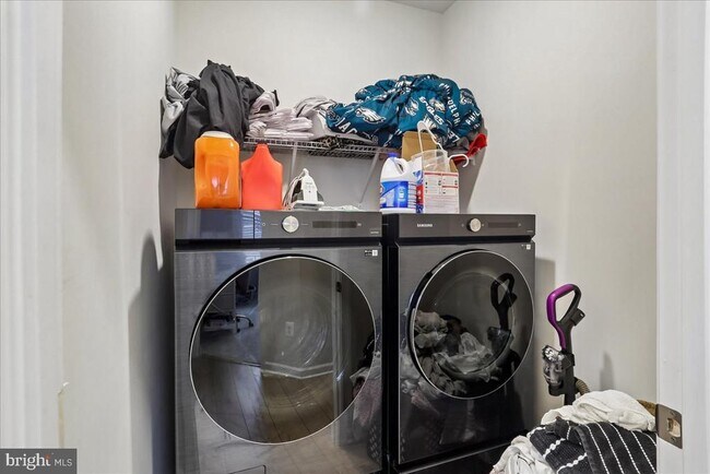 Building Photo - 10800 Blanton Wy