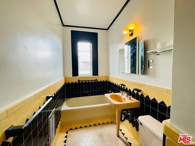 Building Photo - 1314 Hayworth Ave