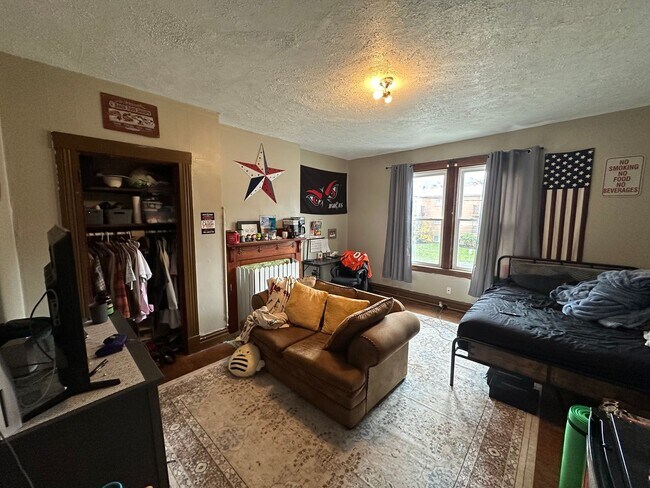 Building Photo - 5 Bedroom Clifton House Available Next to UC Campus