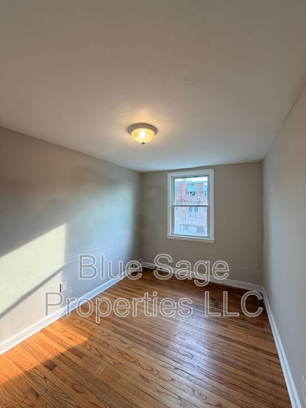 Building Photo - 531 S 4th St