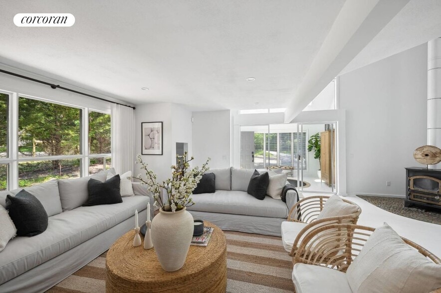 Building Photo - 201 Cove Hollow Rd