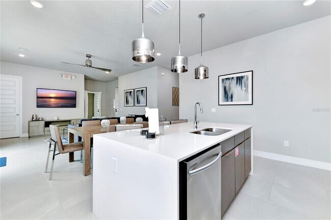 Building Photo - 7740 Sandy Ridge Dr