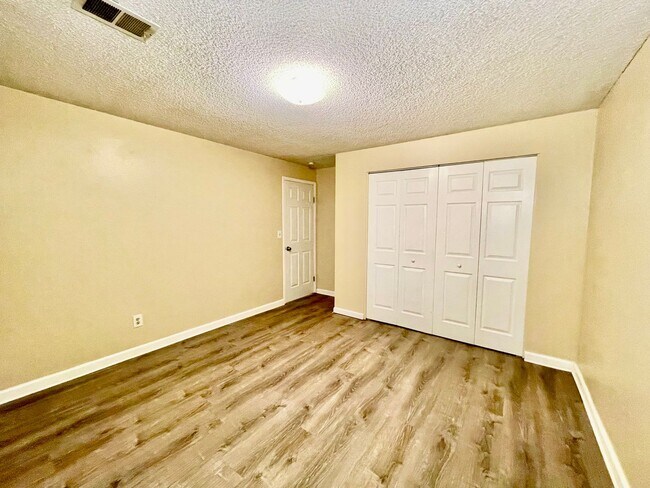 Building Photo - 5731 W 92nd Ave