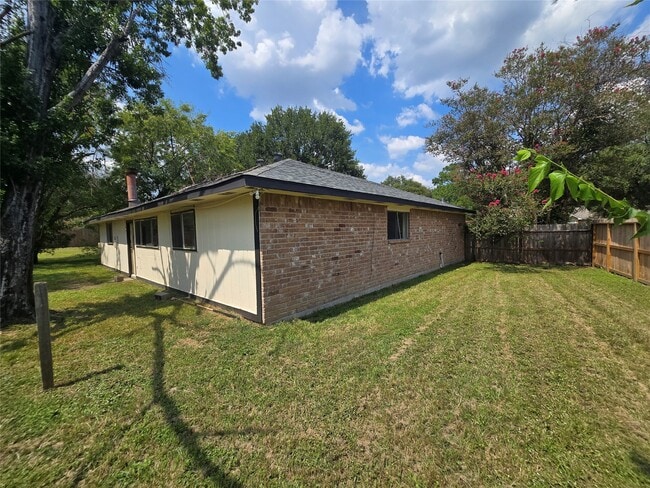 Building Photo - 16331 Dew Drop Ln