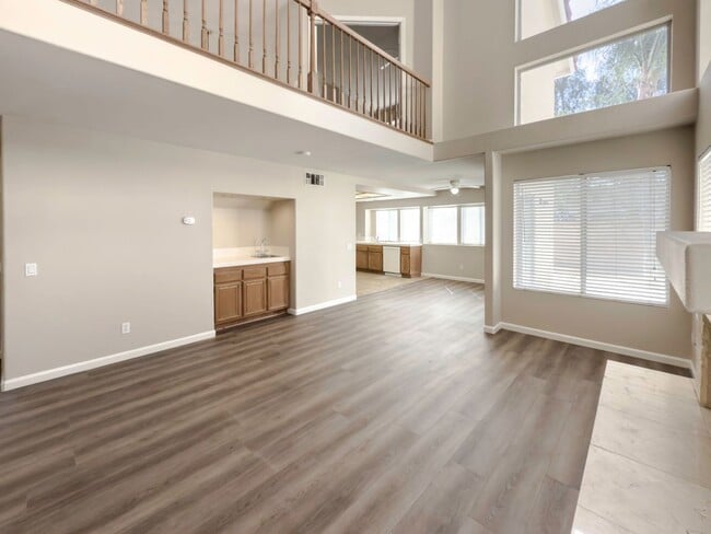 Building Photo - 4 BEDROOM / 3 CAR GARAGE MURRIETA HOME FOR...