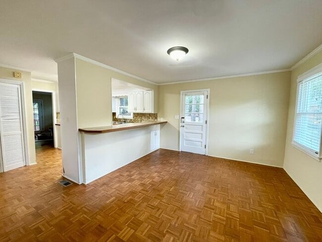 Building Photo - Lexington- Offering Self Guided Tour with RENTLY!