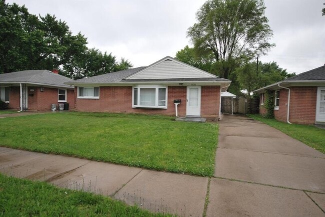 Building Photo - 1136 E Barrett Ave