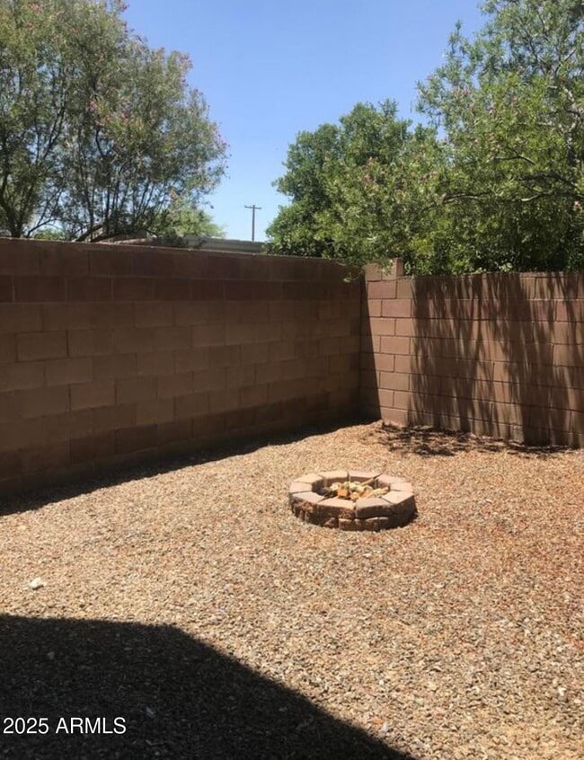 Building Photo - 667 N. Encanto Village Way