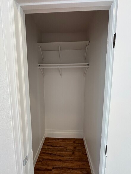 Building Photo - 4948 Twain Ave