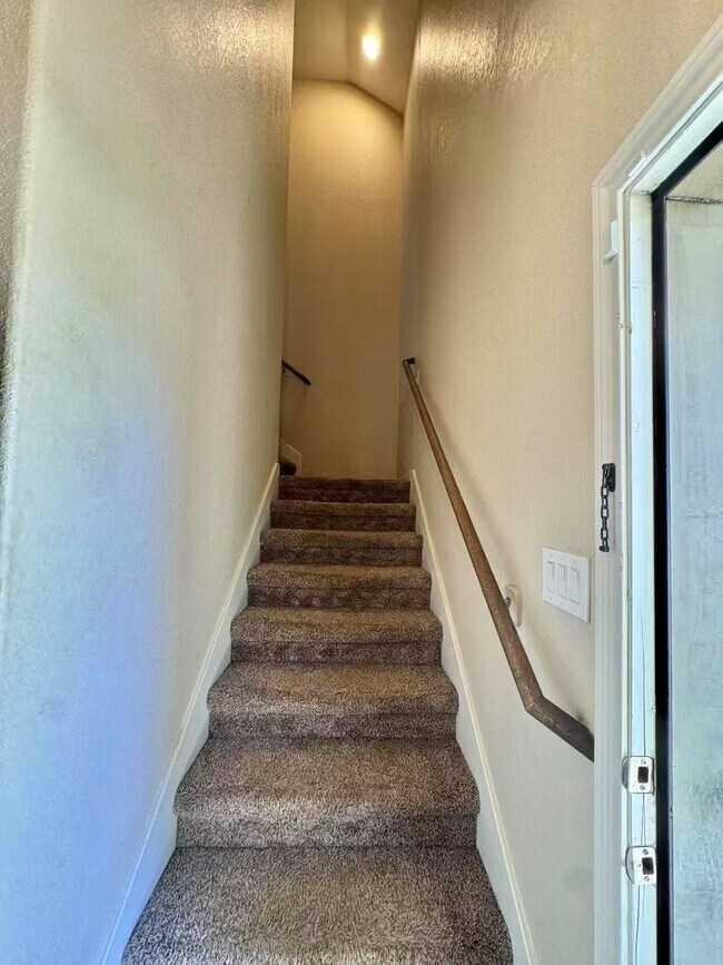 Building Photo - Cozy and well-kept 4 beds rental home in H...