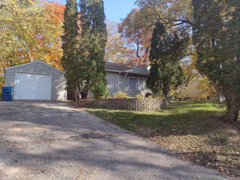 Primary Photo - 4825 Ridge Rd
