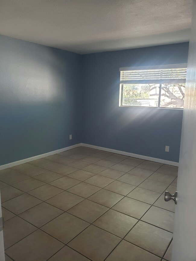 Building Photo - 3560 N Tucson Blvd