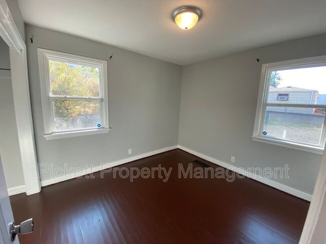 Building Photo - 631 Bertha Ave