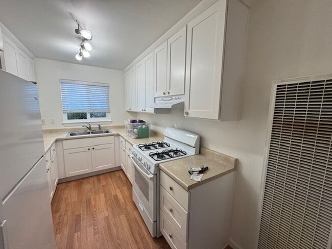 Building Photo - 1211 Mayette Ave