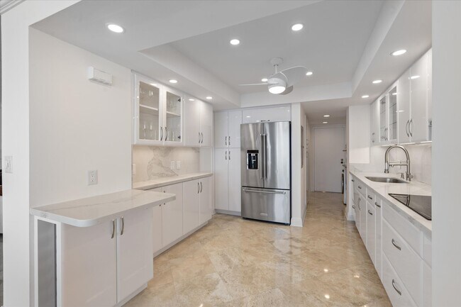 Building Photo - 2200 S Ocean Ln