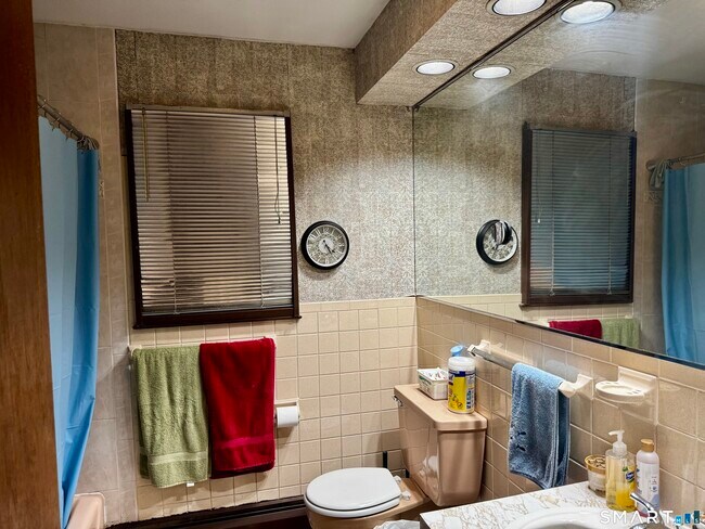 Building Photo - 6 Redcoat Ln