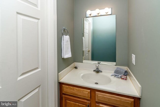 Building Photo - 62 Church St