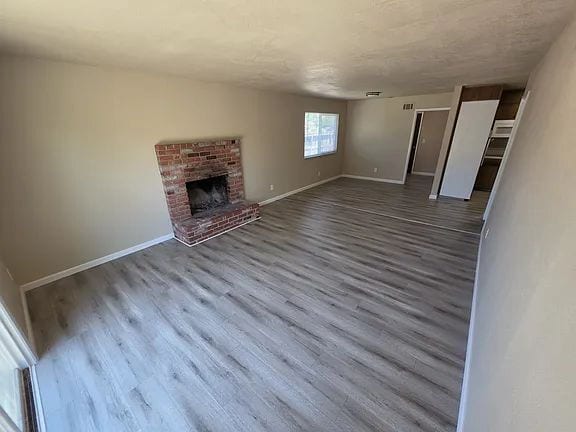 Building Photo - This charming newly renovated home has 3 bedrooms and 2 full bathroom.