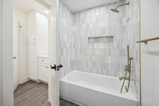 Building Photo - 20223 Laurel Lock Dr