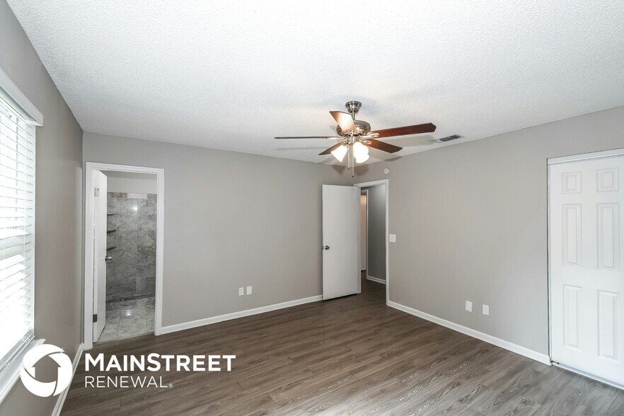 Building Photo - 2419 Winterwood Cir E