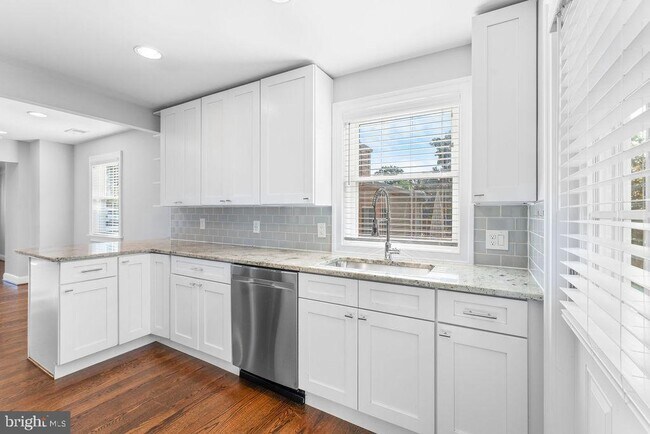 Building Photo - 5803 Ravenswood Rd