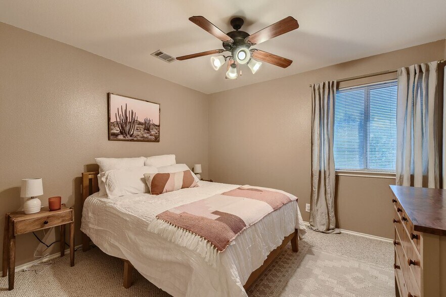 Building Photo - 10430 Tiger Field