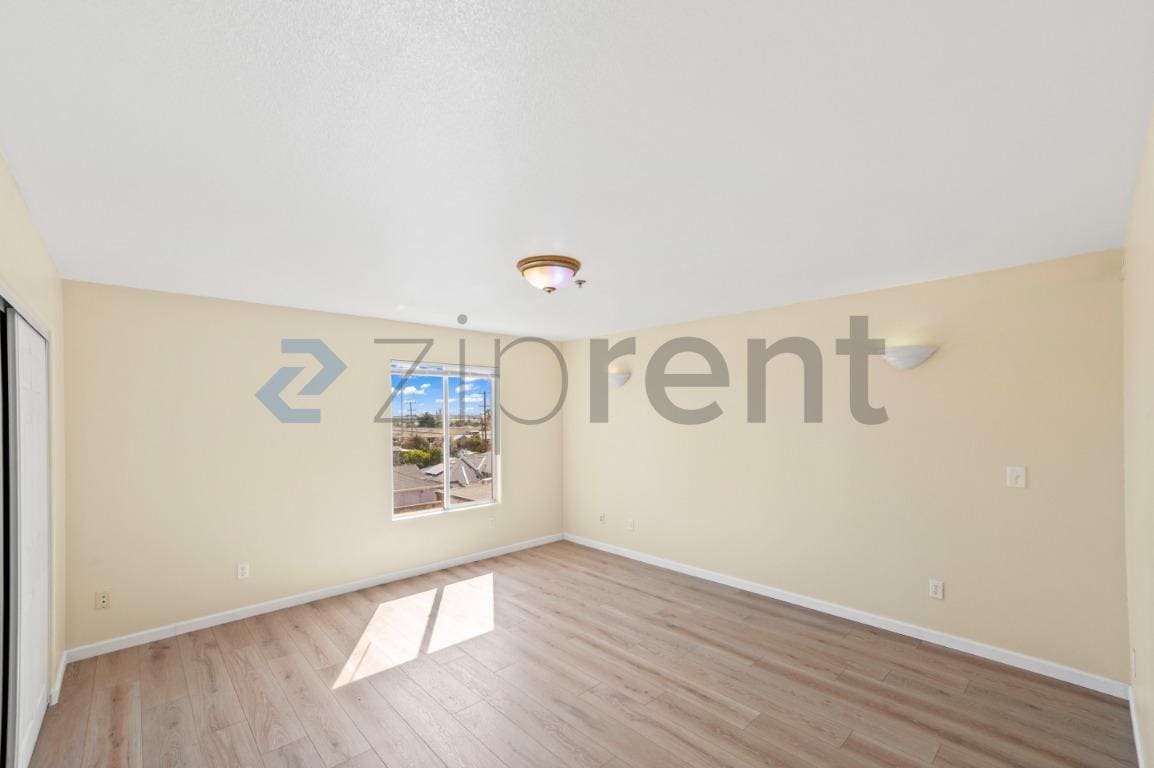 Building Photo - Unit C