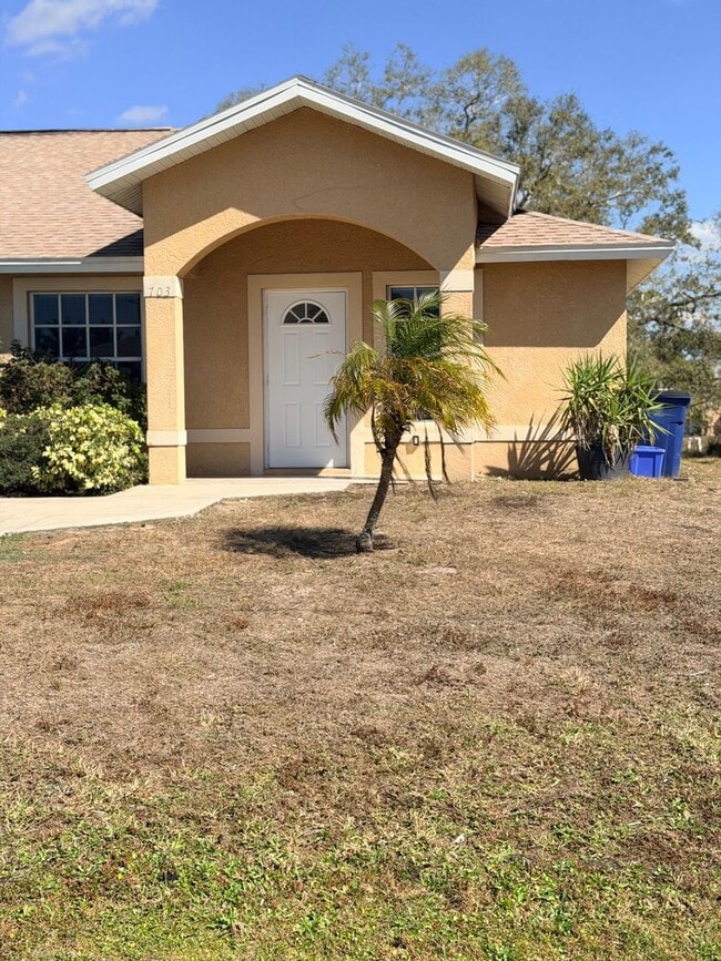 Building Photo - 3 bedrooms and 2 baths! FRESHLY RENOVATED!