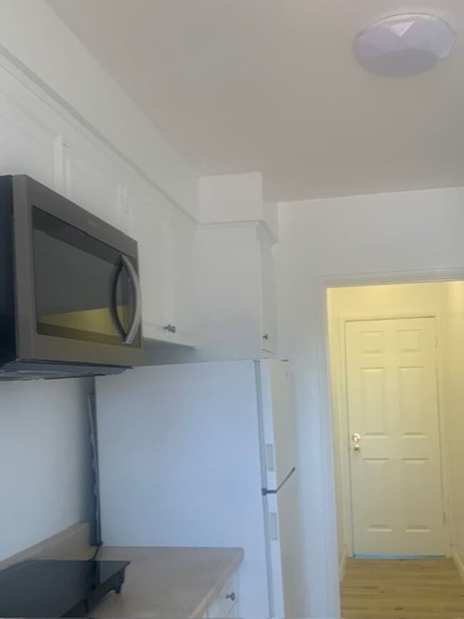 Building Photo - Fletcher Hills Studio with Amazing View!