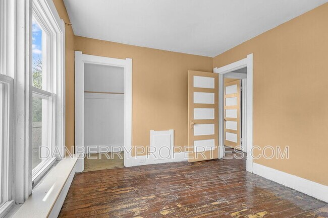 Building Photo - 2416 Lawton Ave