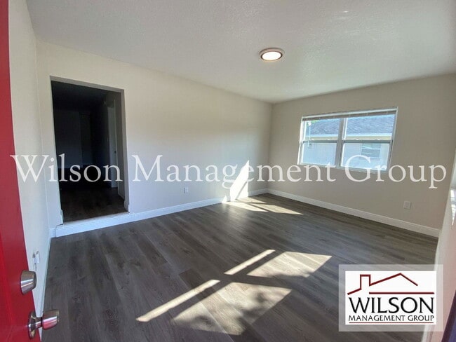 Building Photo - 1904 SW Rd