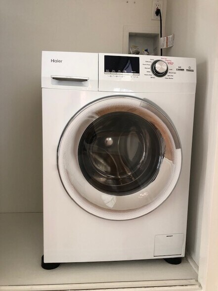 Building Photo - 834 12th St