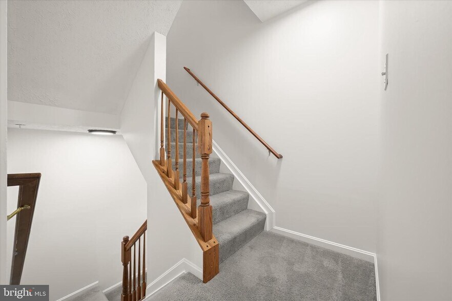 Building Photo - 8834 Goose Landing Cir